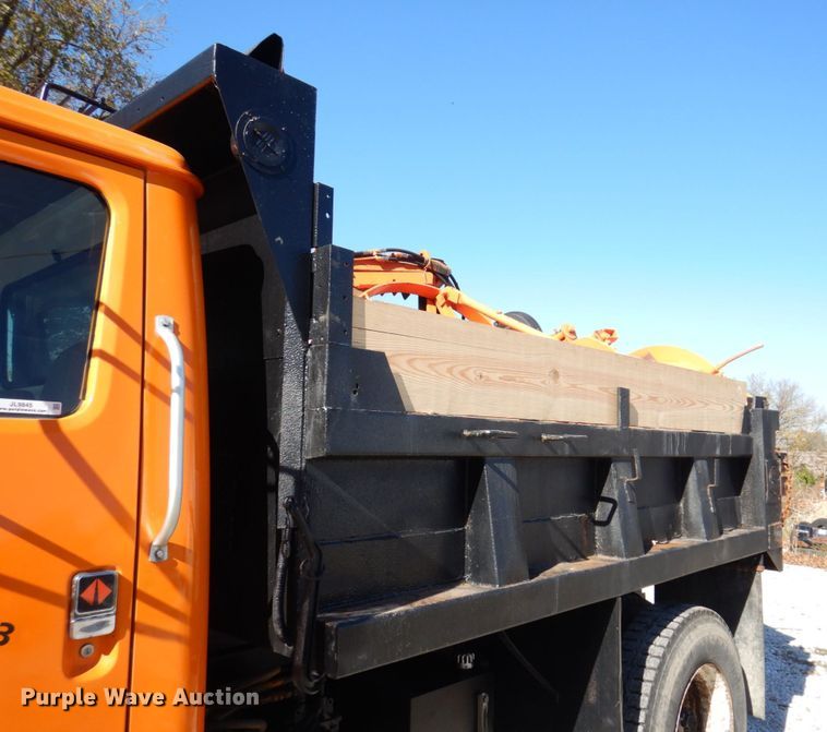 image for item JL9845 1988 International S1954  dump truck