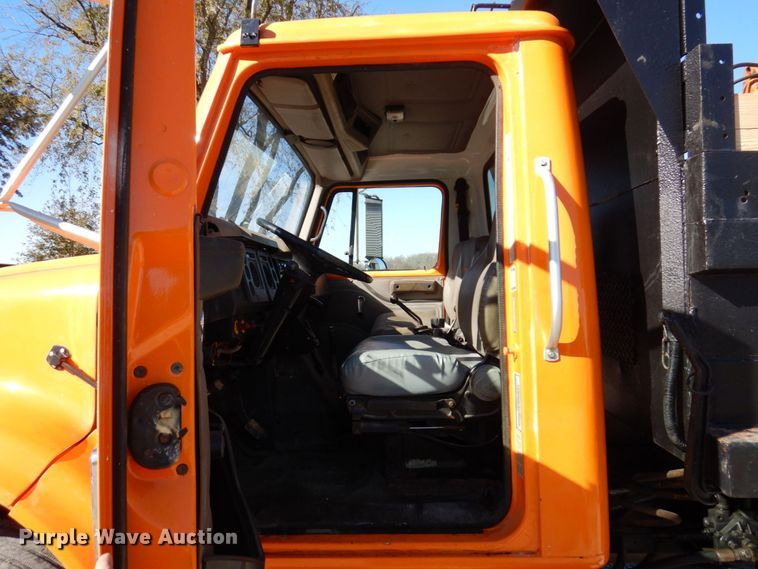 image for item JL9845 1988 International S1954  dump truck