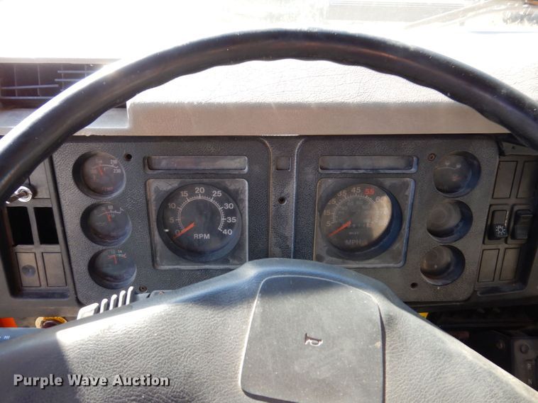 image for item JL9845 1988 International S1954  dump truck