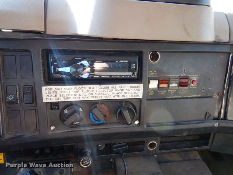 image for item JL9845 1988 International S1954  dump truck