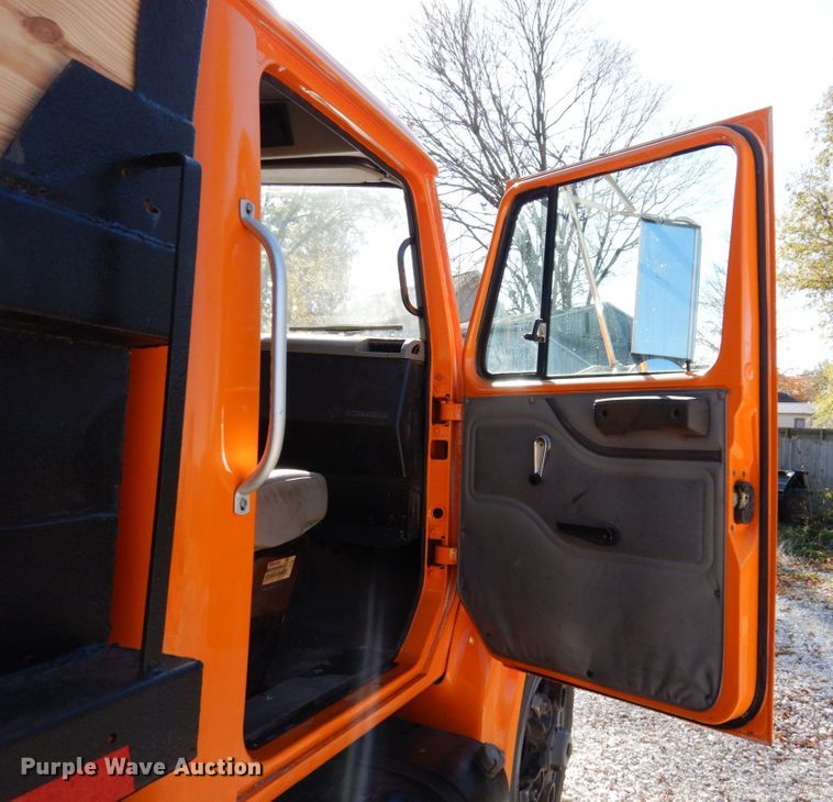 image for item JL9845 1988 International S1954  dump truck