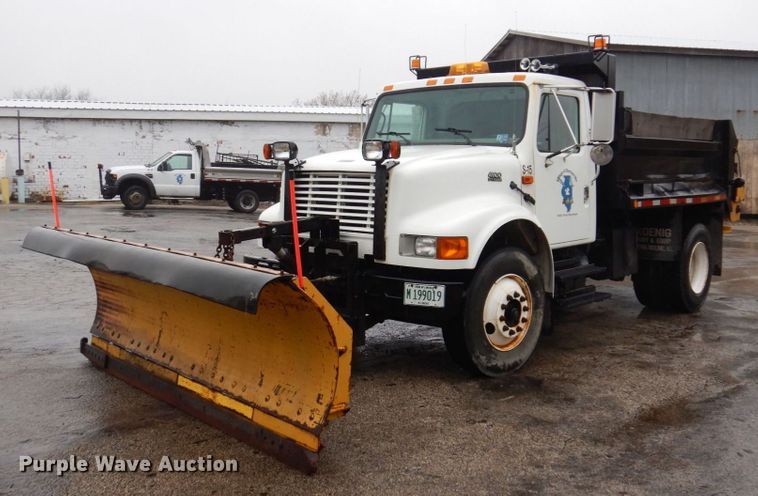 image for item JL9851 2002 International 4900  dump truck