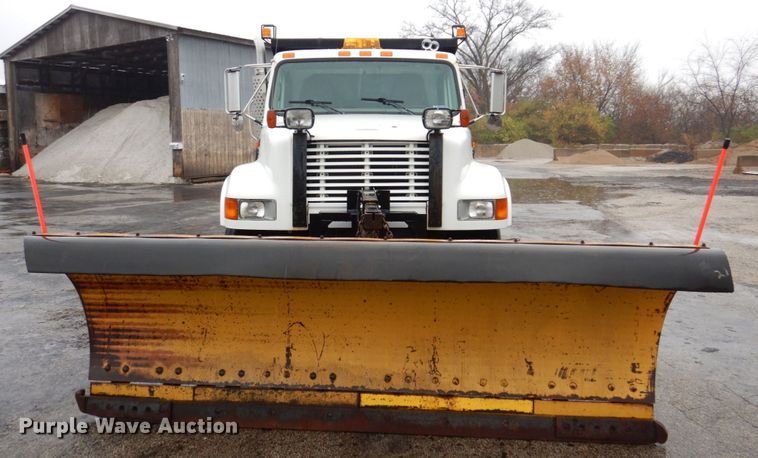 image for item JL9851 2002 International 4900  dump truck