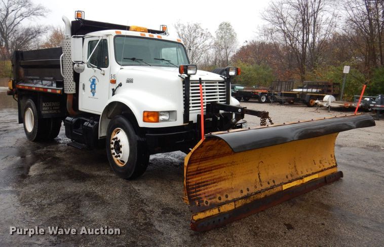 image for item JL9851 2002 International 4900  dump truck