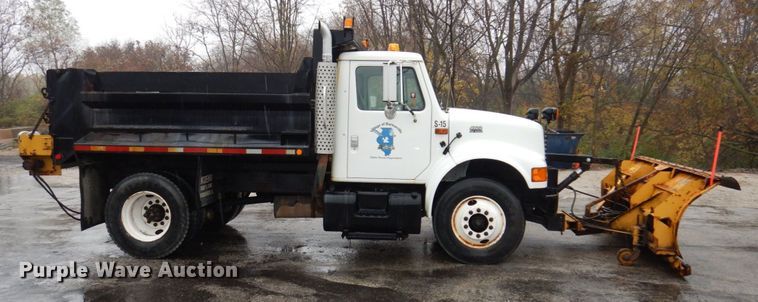 image for item JL9851 2002 International 4900  dump truck