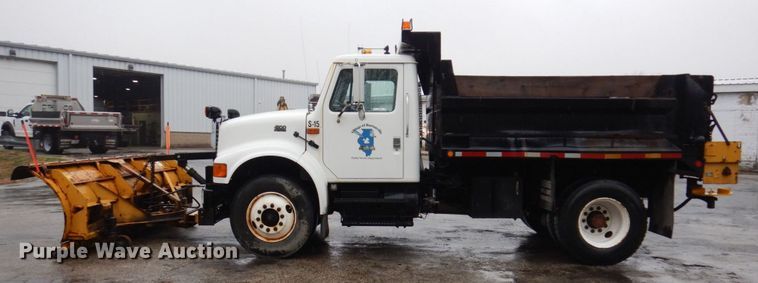 image for item JL9851 2002 International 4900  dump truck