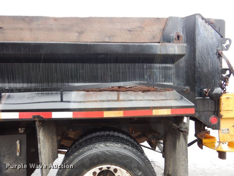 image for item JL9851 2002 International 4900  dump truck