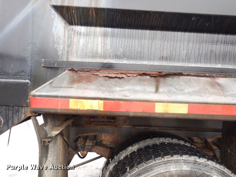 image for item JL9851 2002 International 4900  dump truck