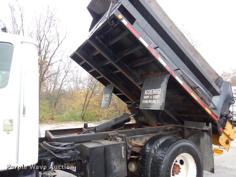 image for item JL9851 2002 International 4900  dump truck
