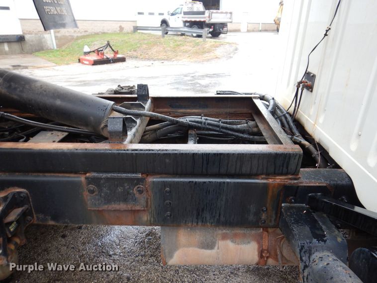 image for item JL9851 2002 International 4900  dump truck