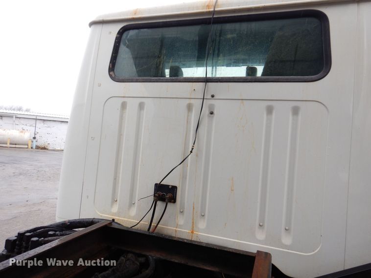 image for item JL9851 2002 International 4900  dump truck