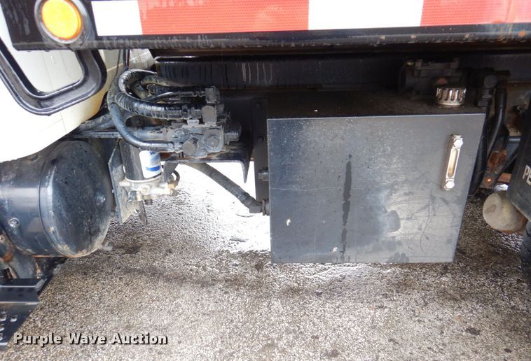 image for item JL9851 2002 International 4900  dump truck