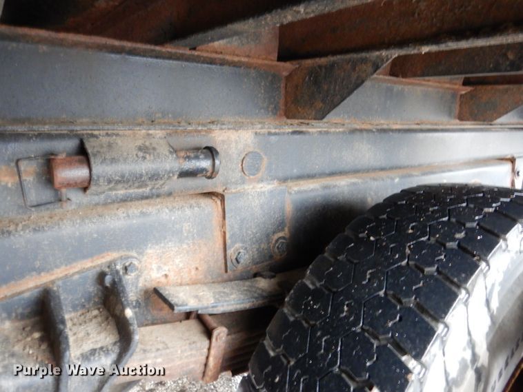 image for item JL9851 2002 International 4900  dump truck