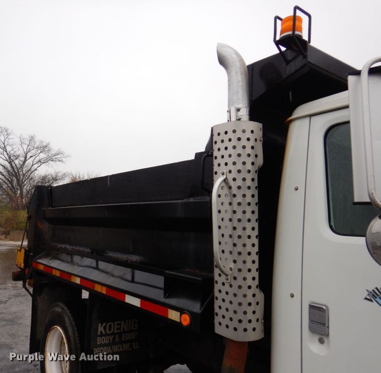 image for item JL9851 2002 International 4900  dump truck