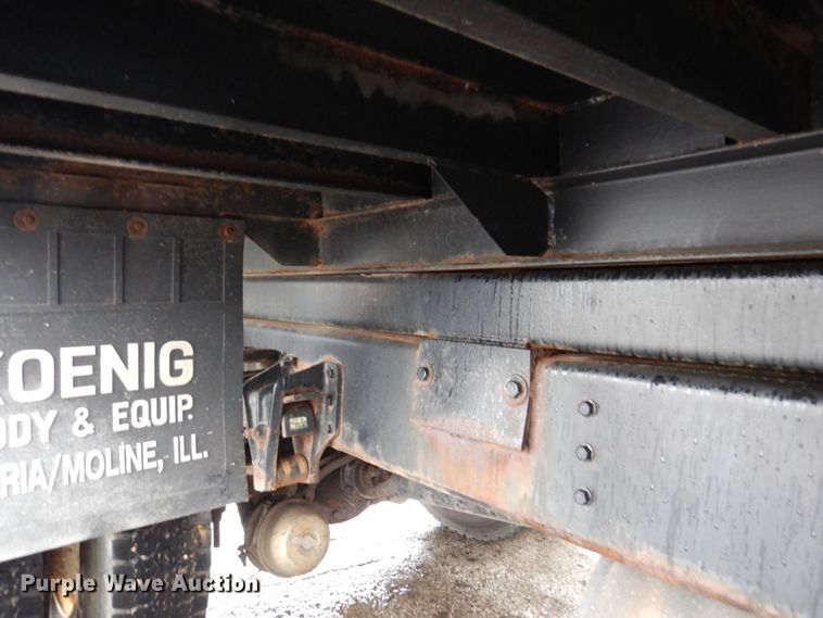 image for item JL9851 2002 International 4900  dump truck