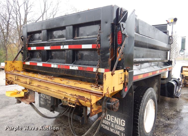 image for item JL9851 2002 International 4900  dump truck