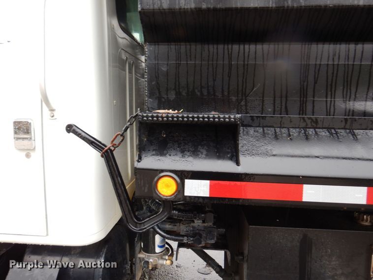 image for item JL9851 2002 International 4900  dump truck