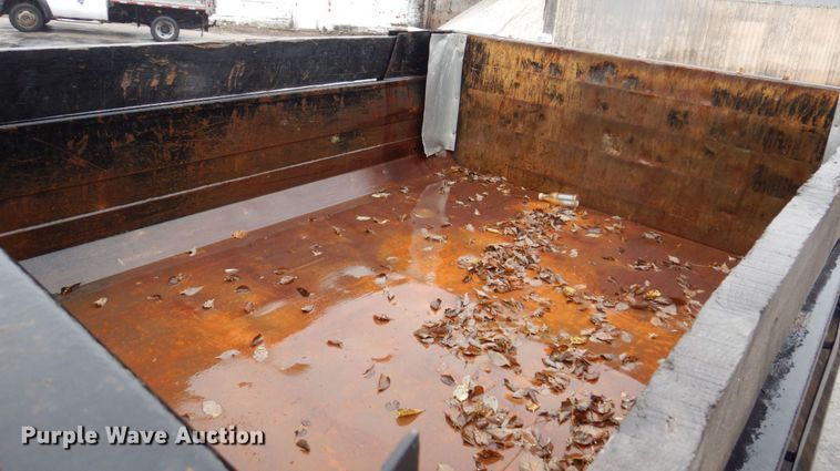 image for item JL9851 2002 International 4900  dump truck