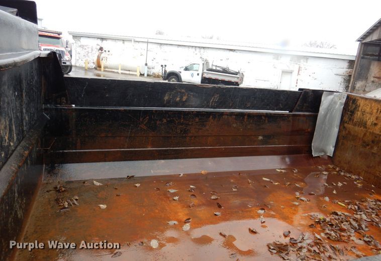 image for item JL9851 2002 International 4900  dump truck