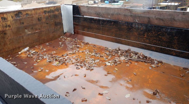 image for item JL9851 2002 International 4900  dump truck