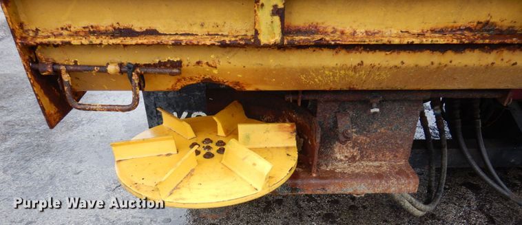 image for item JL9851 2002 International 4900  dump truck