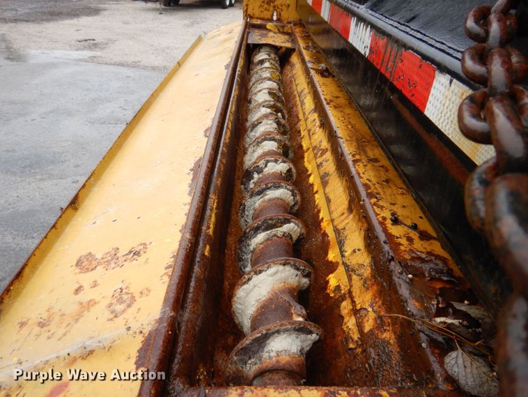 image for item JL9851 2002 International 4900  dump truck