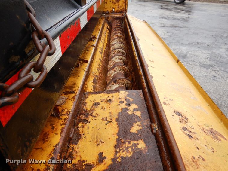 image for item JL9851 2002 International 4900  dump truck