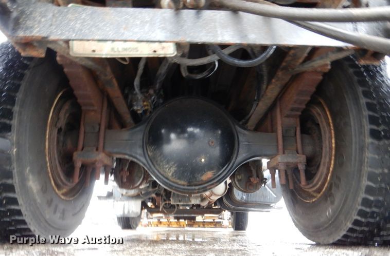 image for item JL9851 2002 International 4900  dump truck