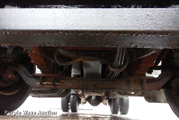 image for item JL9851 2002 International 4900  dump truck