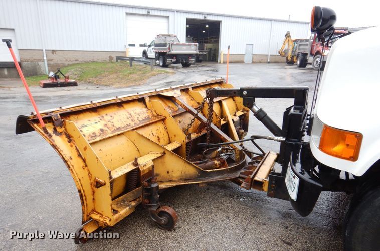 image for item JL9851 2002 International 4900  dump truck