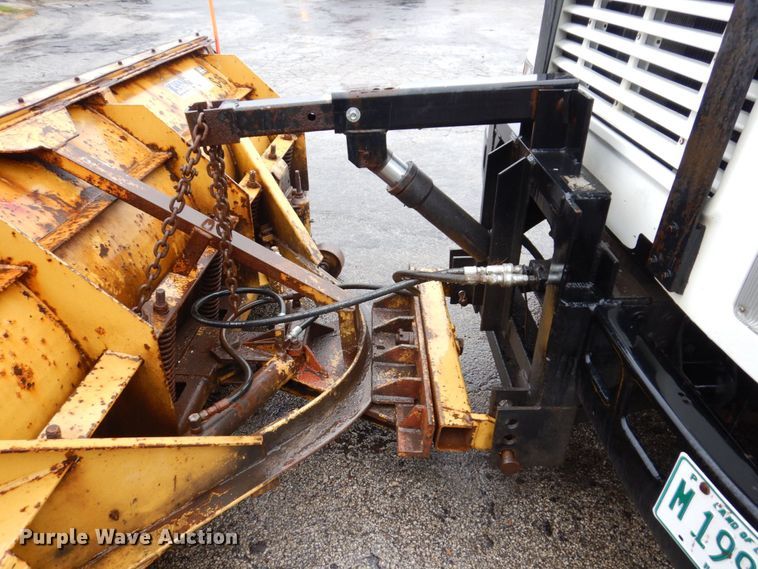 image for item JL9851 2002 International 4900  dump truck