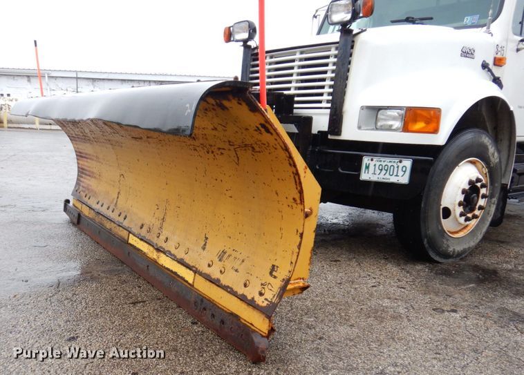 image for item JL9851 2002 International 4900  dump truck