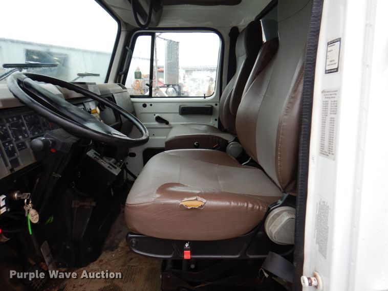 image for item JL9851 2002 International 4900  dump truck