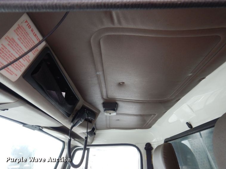 image for item JL9851 2002 International 4900  dump truck