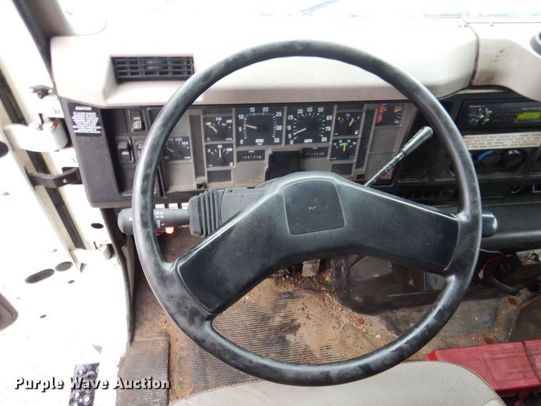 image for item JL9851 2002 International 4900  dump truck