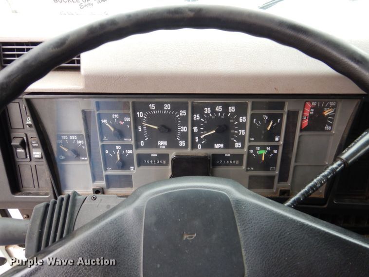 image for item JL9851 2002 International 4900  dump truck