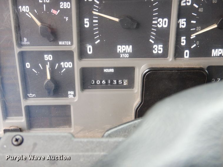 image for item JL9851 2002 International 4900  dump truck