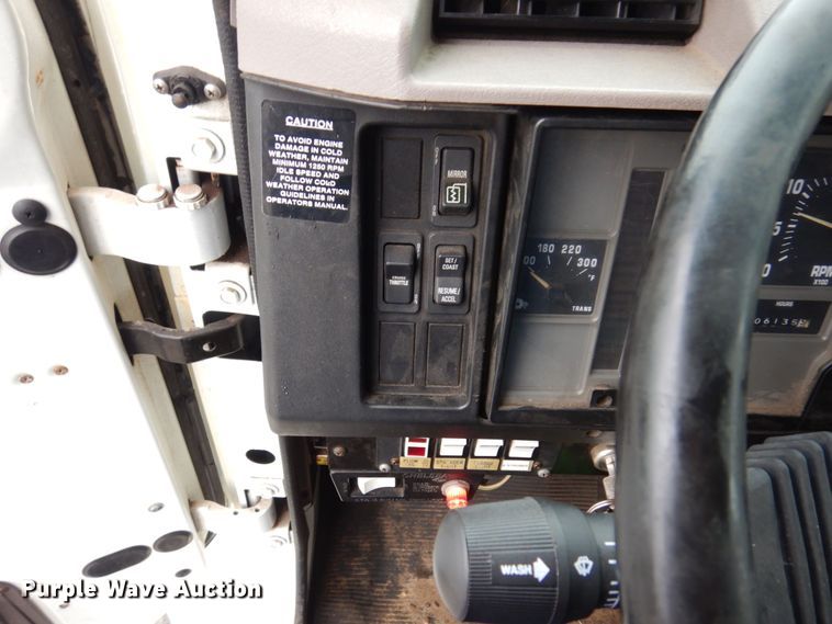 image for item JL9851 2002 International 4900  dump truck