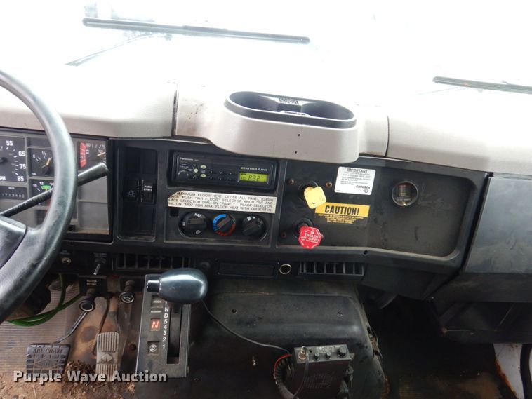 image for item JL9851 2002 International 4900  dump truck