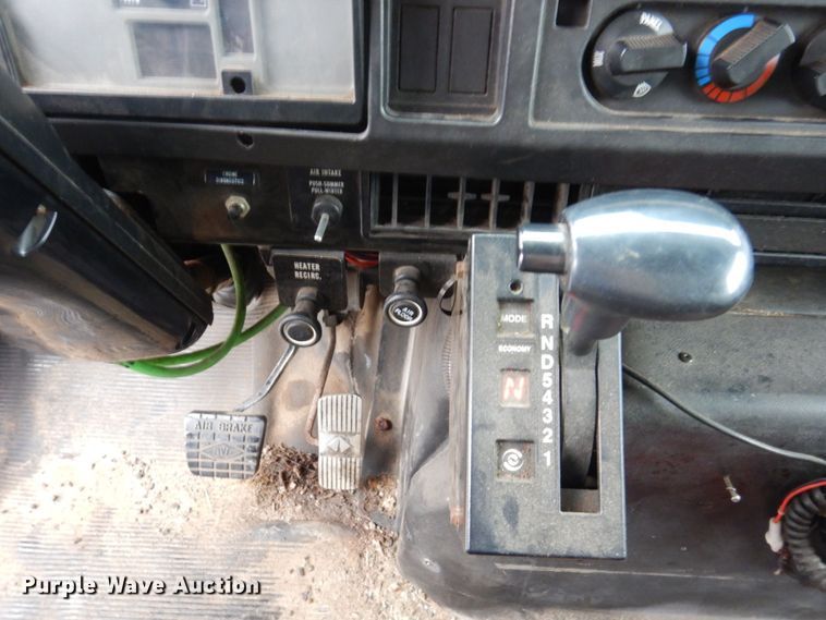 image for item JL9851 2002 International 4900  dump truck