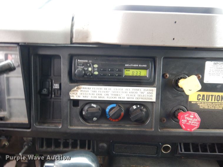 image for item JL9851 2002 International 4900  dump truck