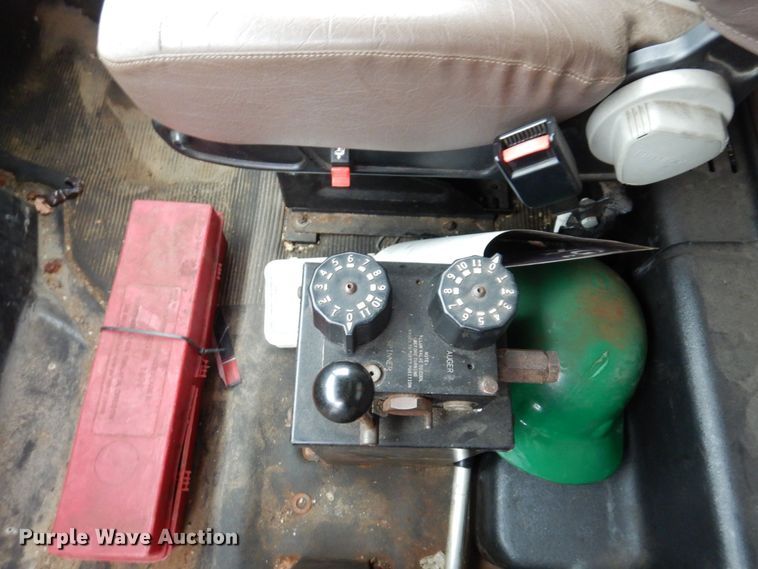 image for item JL9851 2002 International 4900  dump truck