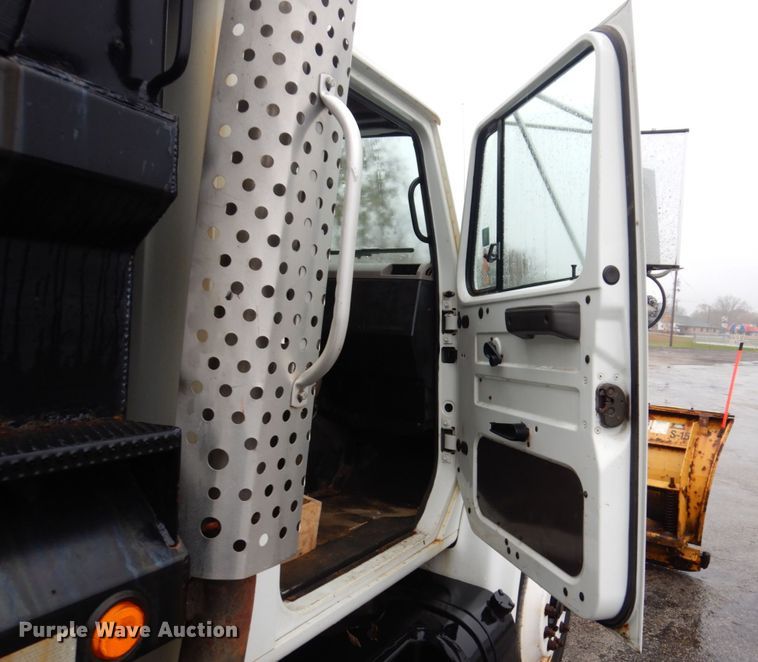 image for item JL9851 2002 International 4900  dump truck