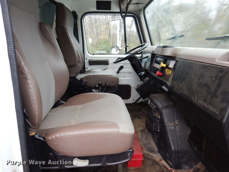 image for item JL9851 2002 International 4900  dump truck