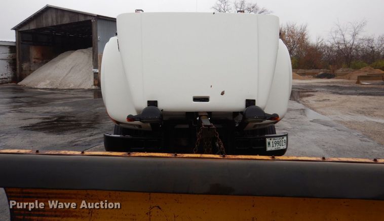 image for item JL9851 2002 International 4900  dump truck