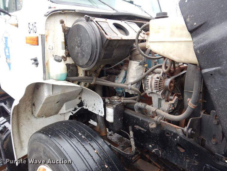 image for item JL9851 2002 International 4900  dump truck