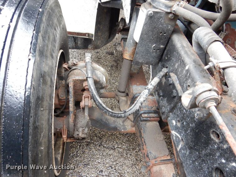 image for item JL9851 2002 International 4900  dump truck