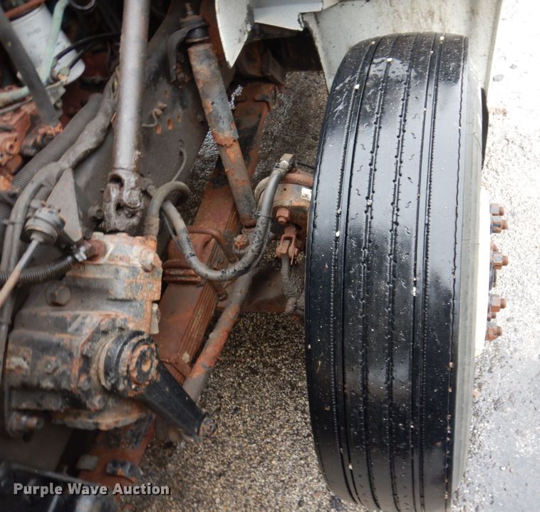 image for item JL9851 2002 International 4900  dump truck