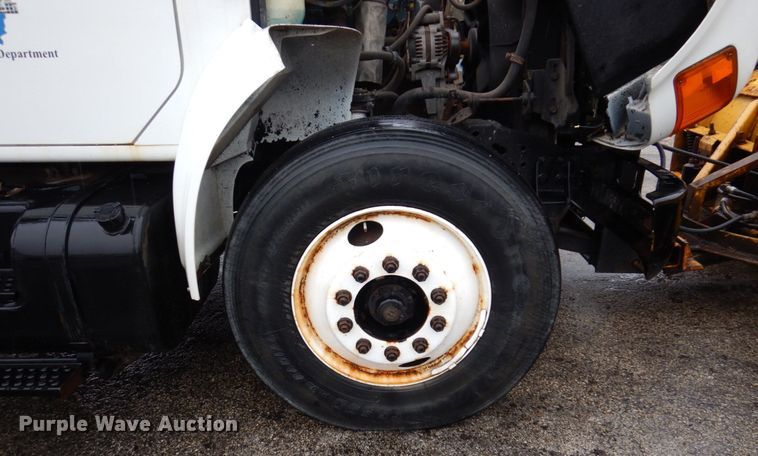 image for item JL9851 2002 International 4900  dump truck