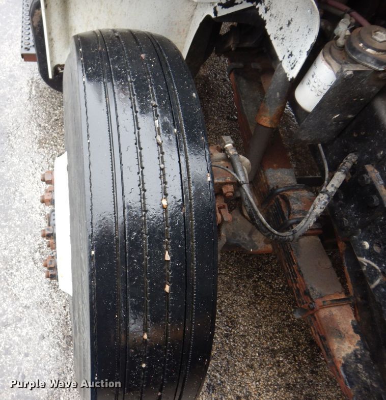 image for item JL9851 2002 International 4900  dump truck